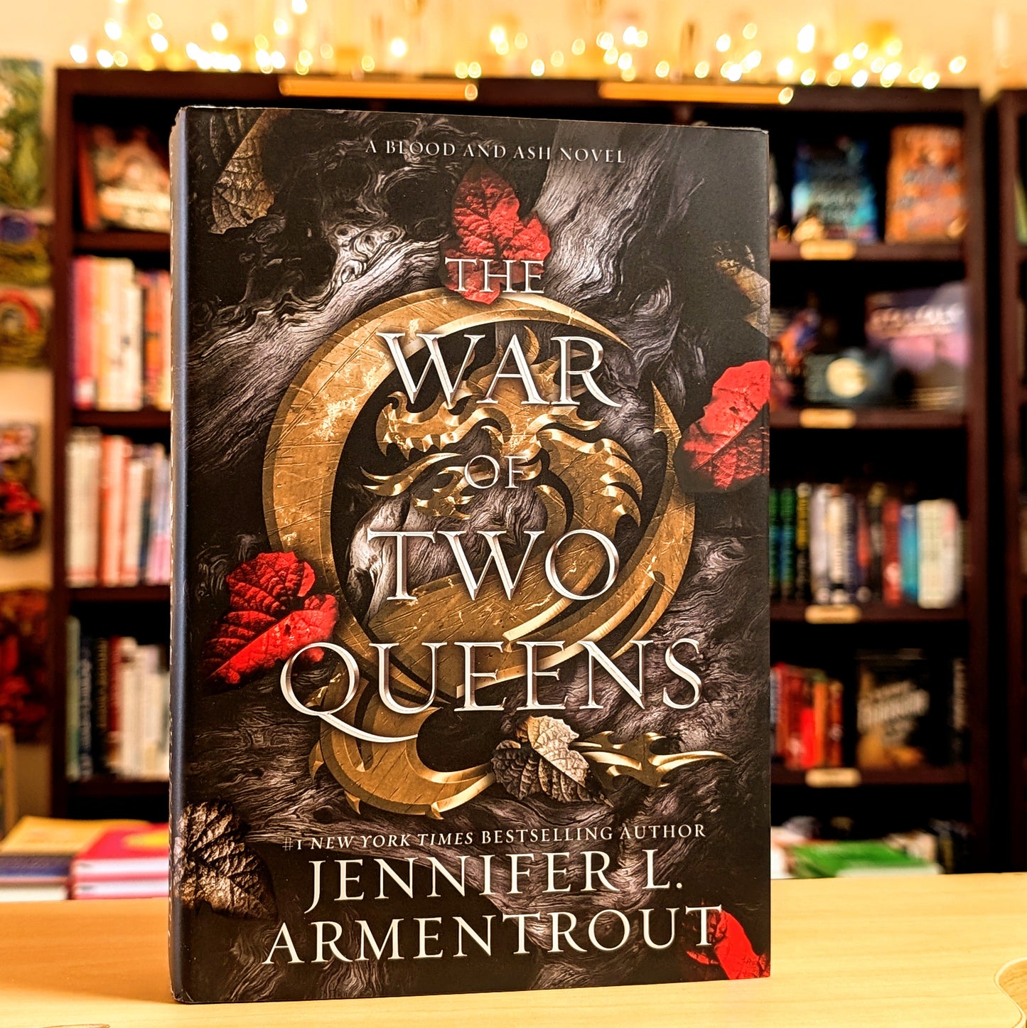 The War of Two Queens: A Blood and Ash Novel