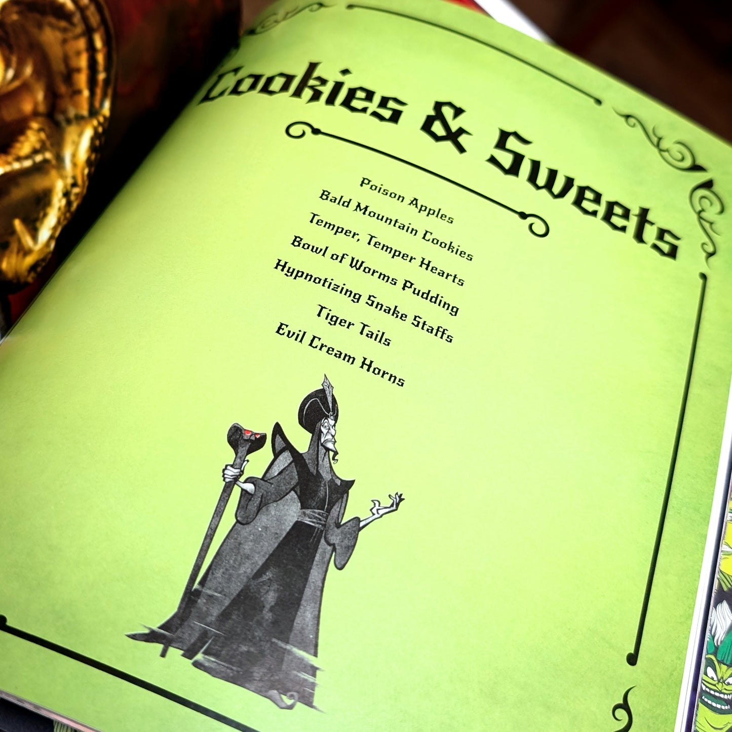 Disney Villains: Devilishly Delicious Cookbook