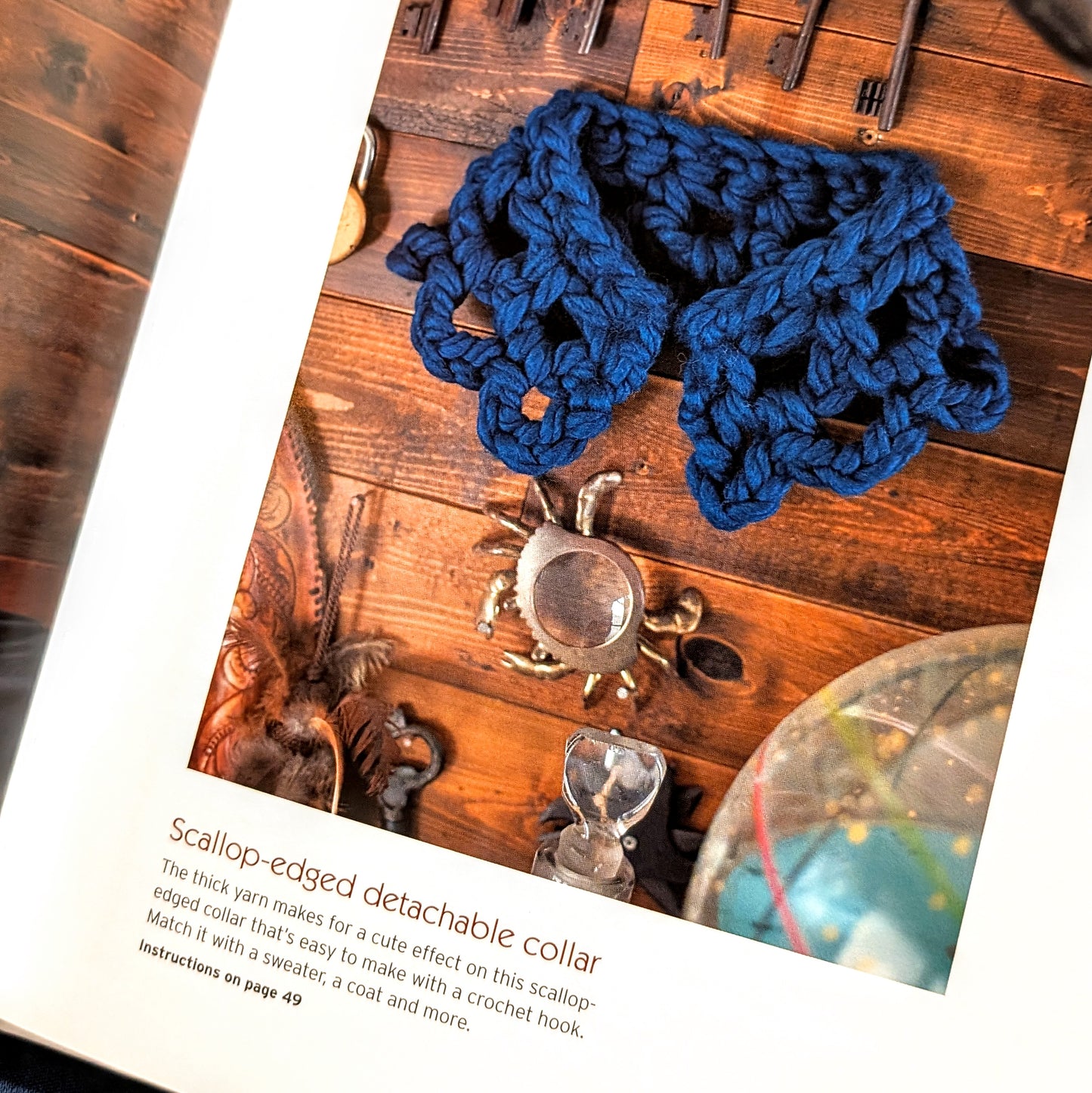 Chic & Simple Chunky Knits: For Arm Knitting, Needles & Crochet: Make Elegant Scarves, Bags, Caps, Blankets and More! (Includes 23 Projects)