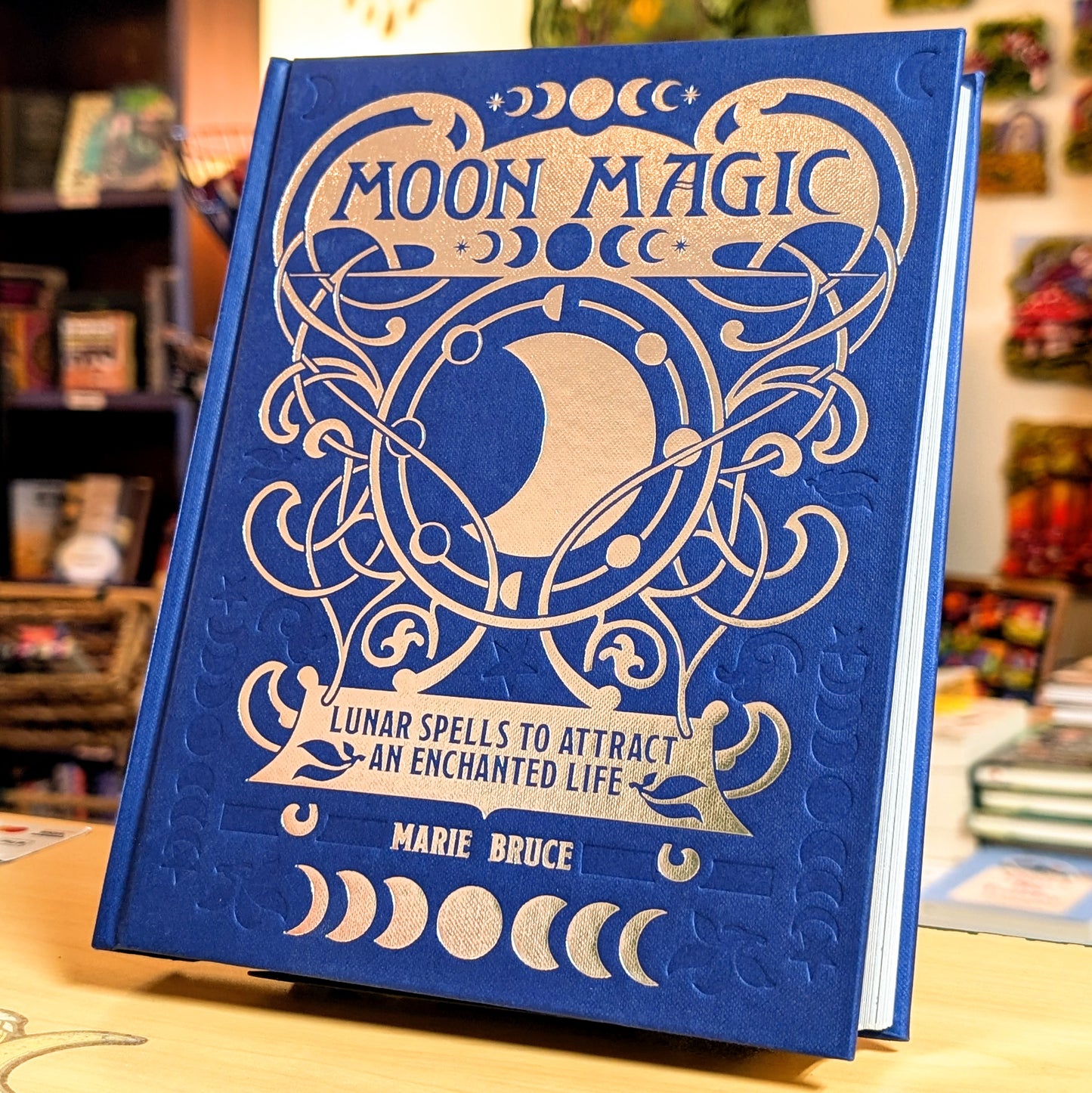 Moon Magic: Lunar spells to attract an enchanted life (Mystic Archives)