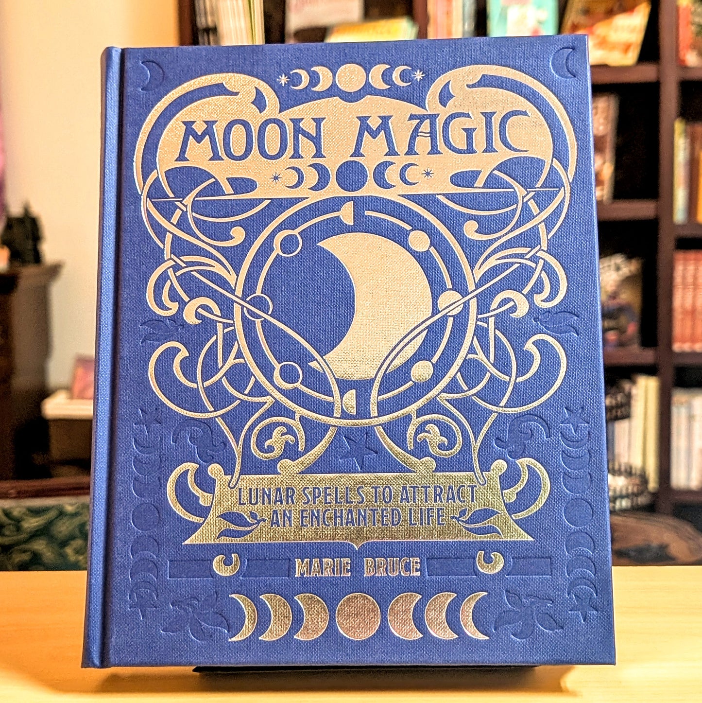 Moon Magic: Lunar spells to attract an enchanted life (Mystic Archives)