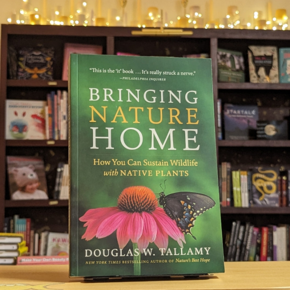 Bringing Nature Home: How You Can Sustain Wildlife with Native Plants, Updated and Expanded