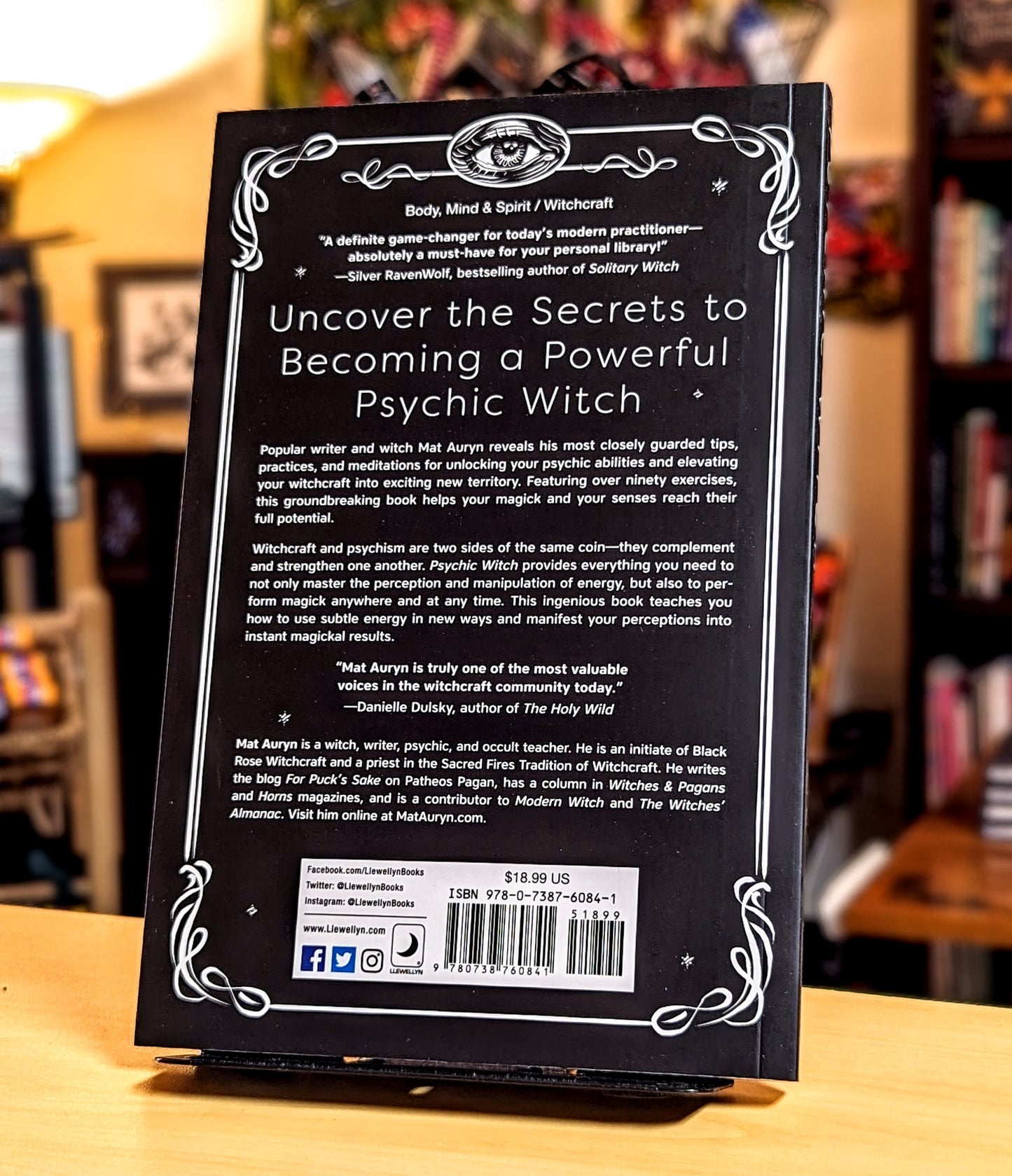 Psychic Witch: A Metaphysical Guide to Meditation, Magick & Manifestation