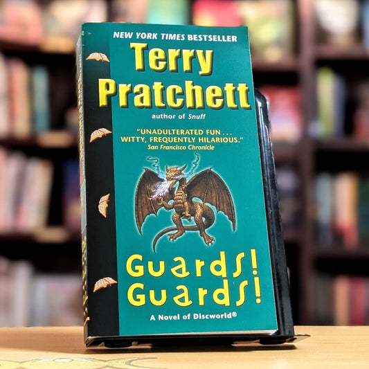 Guards! Guards!: A Novel of Discworld (Discworld, 8)