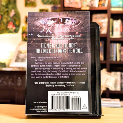 Mistborn: The Final Empire (The Mistborn Saga, 1)