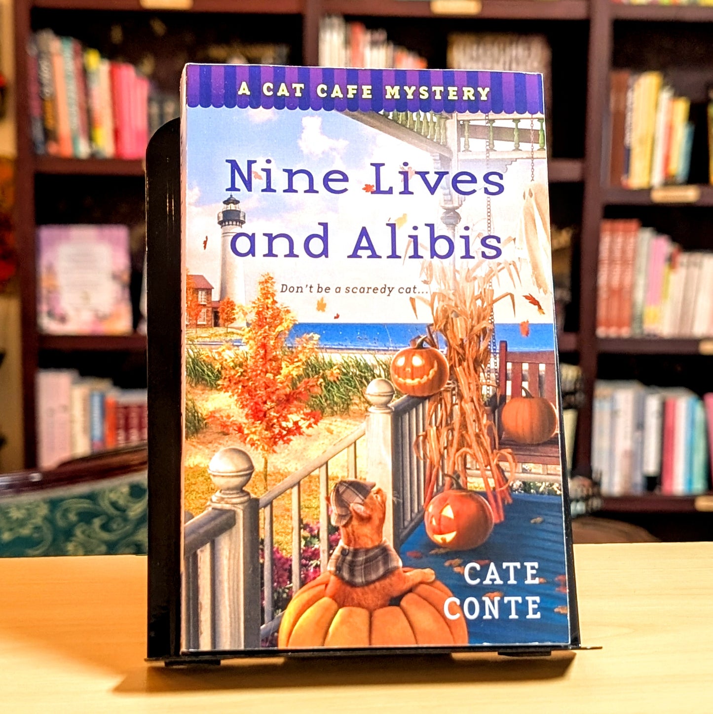 Nine Lives and Alibis: A Cat Cafe Mystery (Cat Cafe Mystery Series, 7)