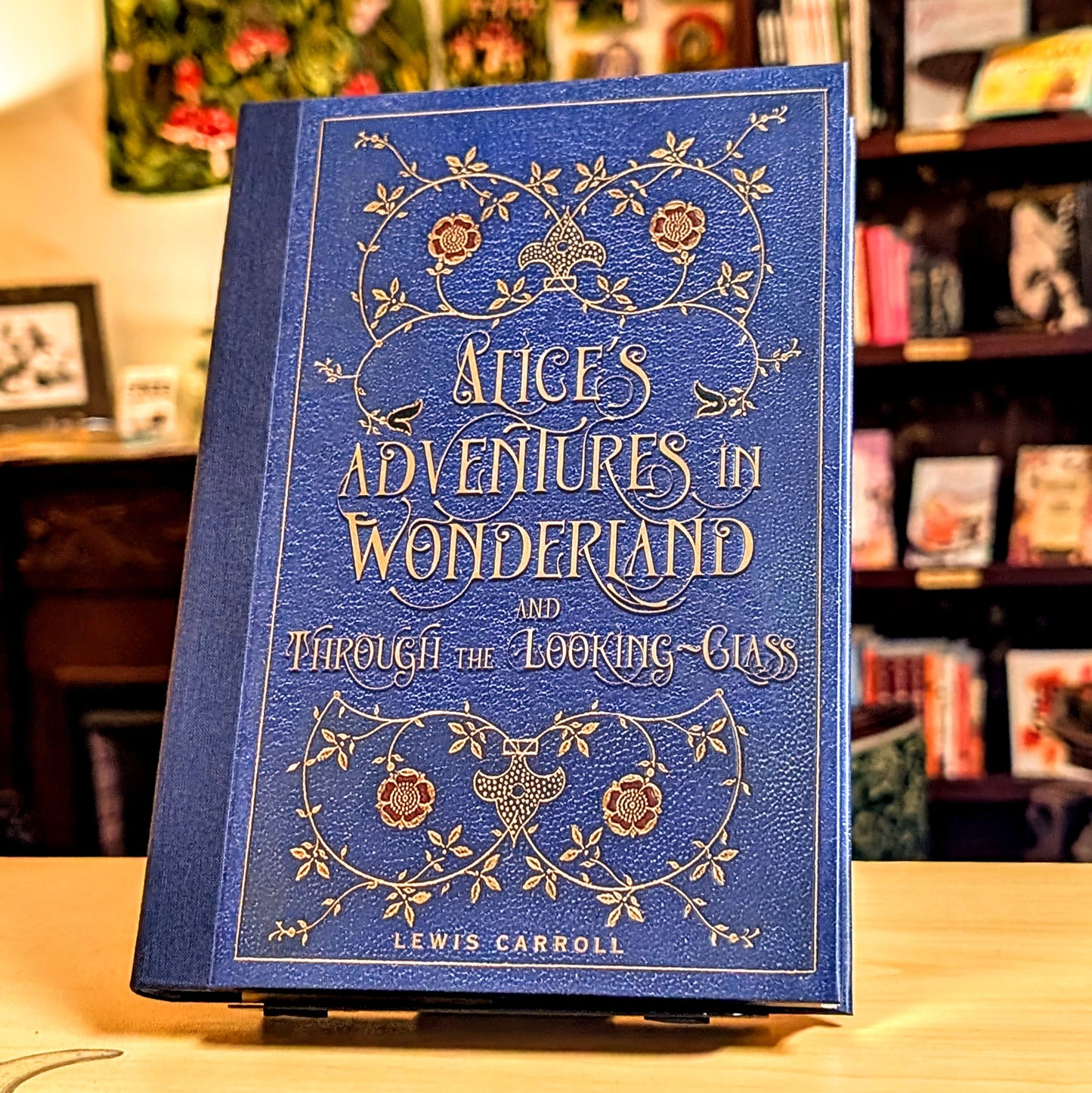 Alice's Adventures in Wonderland and Through the Looking Glass (Masterpiece Library Edition)