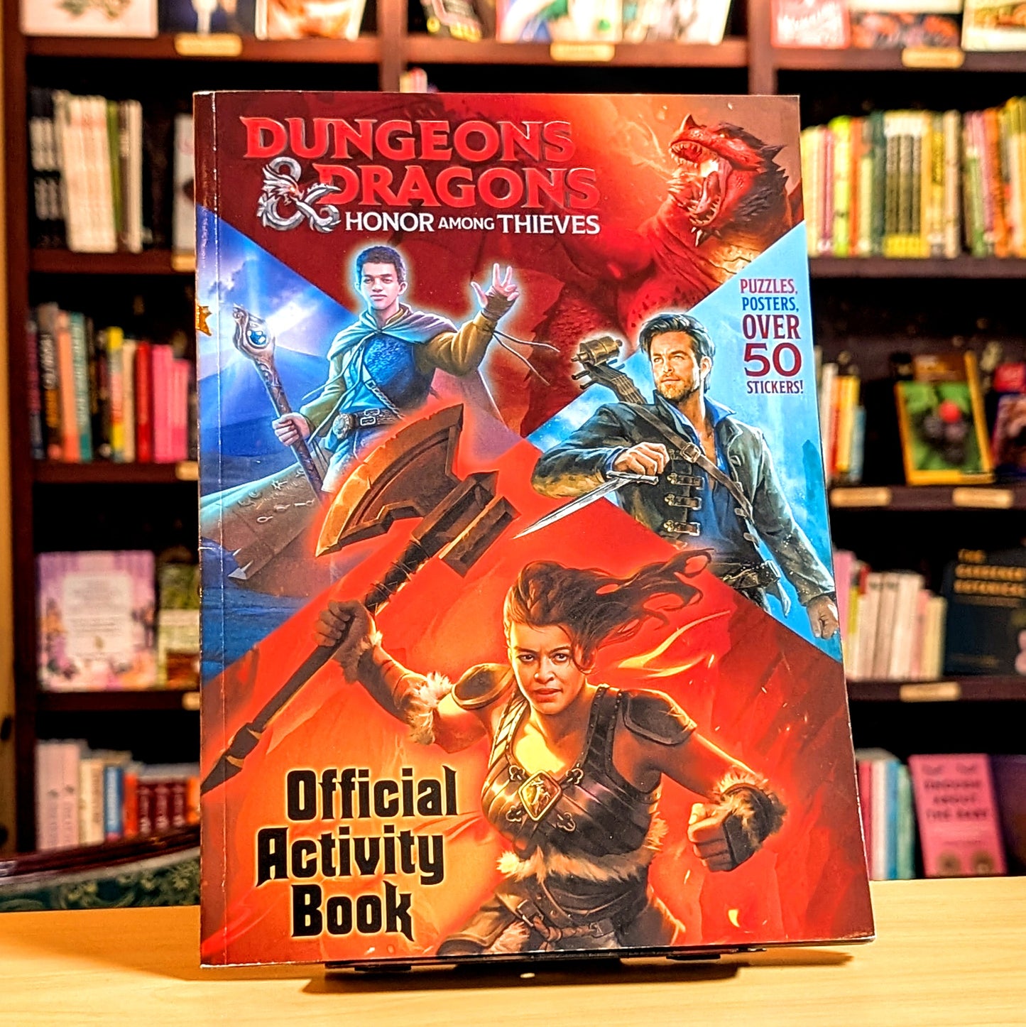 Dungeons  & Dragons: Honor Among Thieves: Official Activity Book (Dungeons  & Dragons: Honor Among Thieves)