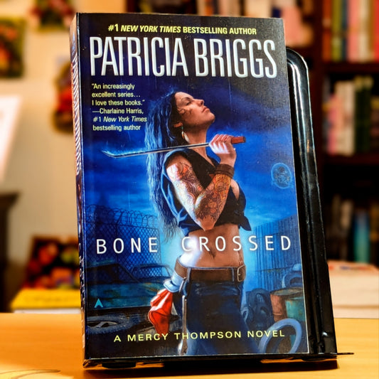 Bone Crossed (Mercy Thompson, Book 4)