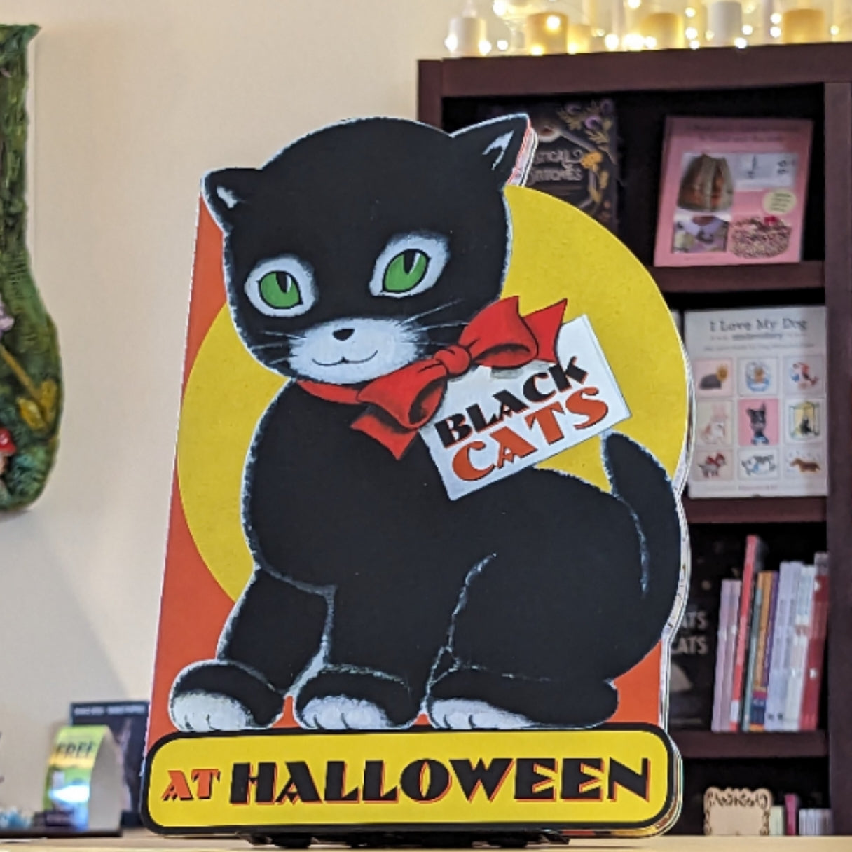 Black Cats At Halloween (Children's Die-Cut Shape Book)