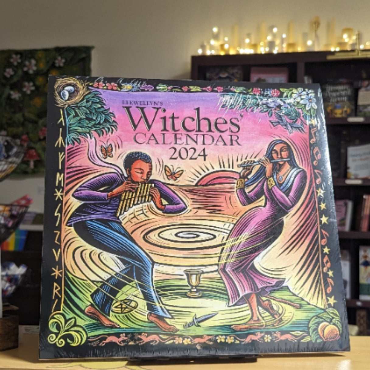 Llewellyn's 2024 Witches' Calendar Golden Leaf Books