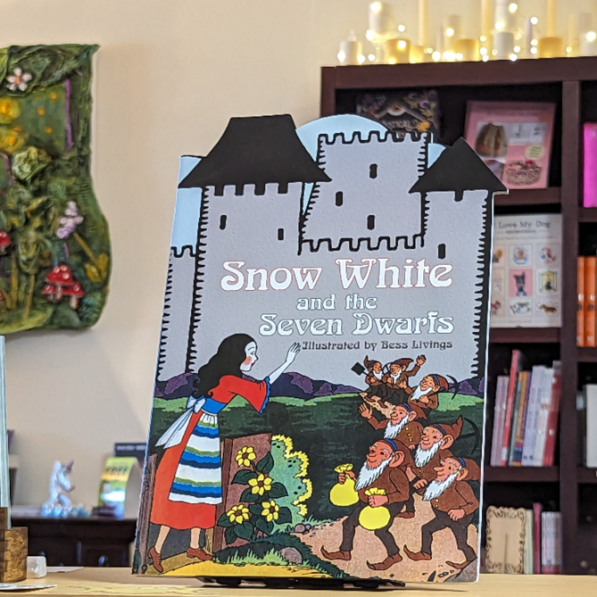 Snow White and the Seven Dwarfs (Children's Die-Cut Shape Book)