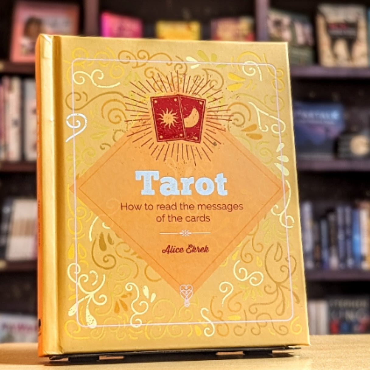 The Essential Book of Tarot: Discover the Messages in the Cards (Elements, 1)