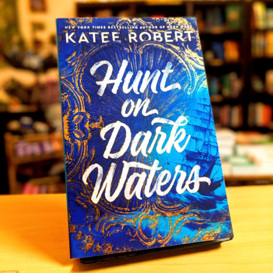 Hunt on Dark Waters (Crimson Sails)