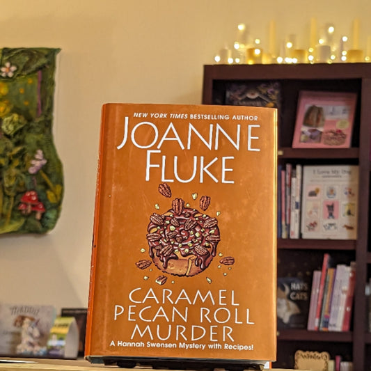 Caramel Pecan Roll Murder: A Delicious Culinary Cozy Mystery (A Hannah Swensen Mystery)