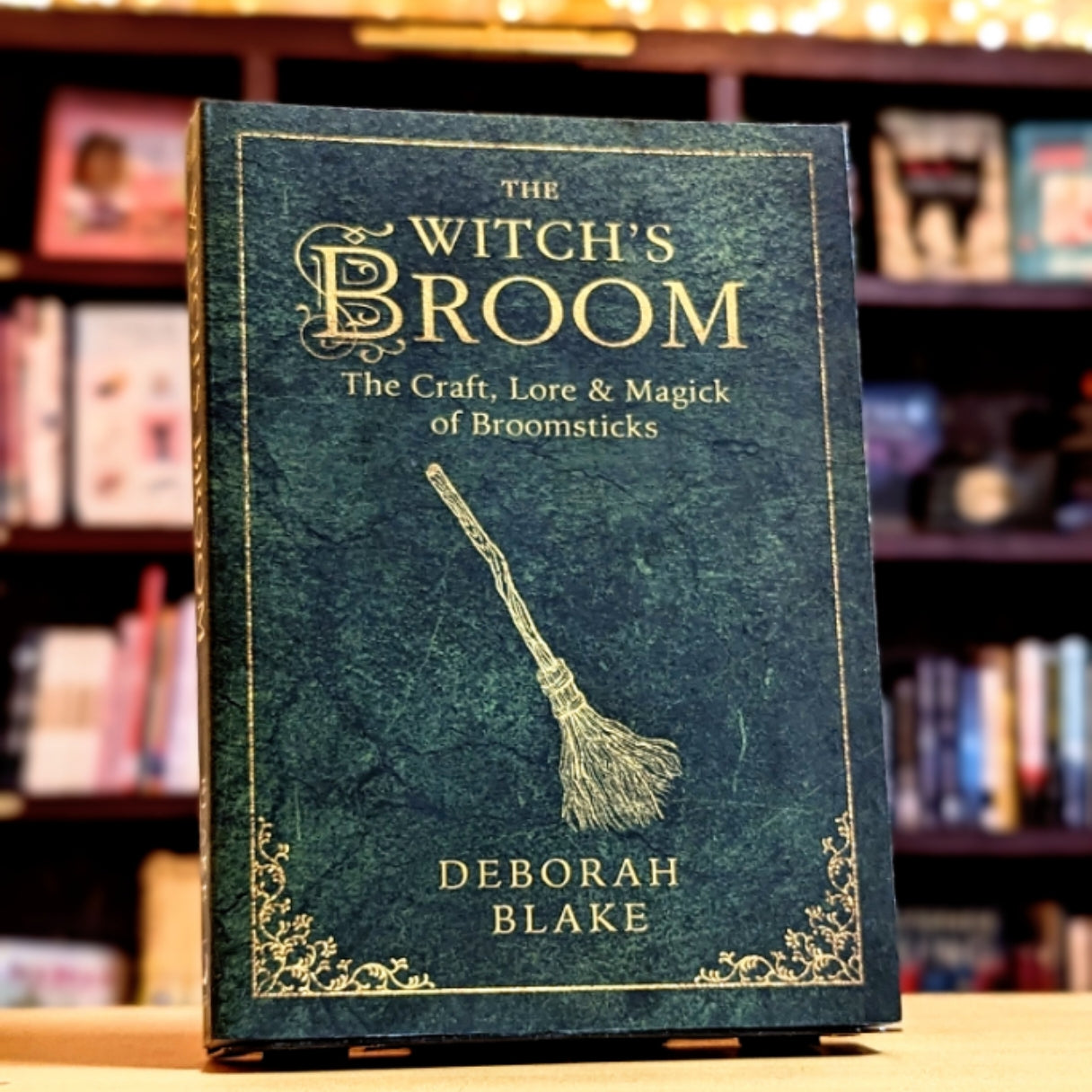 The Witch's Broom: The Craft, Lore & Magick of Broomsticks (The Witch's Tools Series, 1)