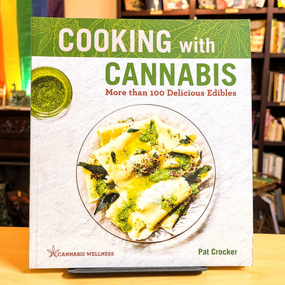Cooking with Cannabis: More than 100 Delicious Edibles - A Cookbook (Volume 1) (Cannabis Wellness)