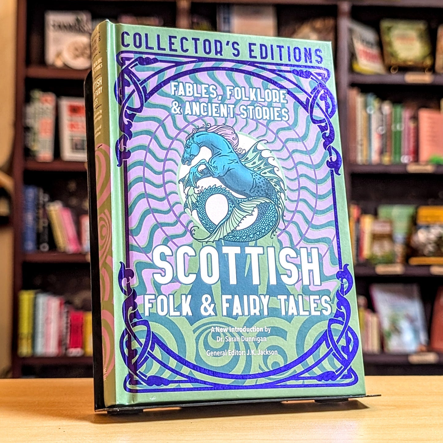 Scottish Folk & Fairy Tales: Ancient Wisdom, Fables & Folkore (Flame Tree Collector's Editions)
