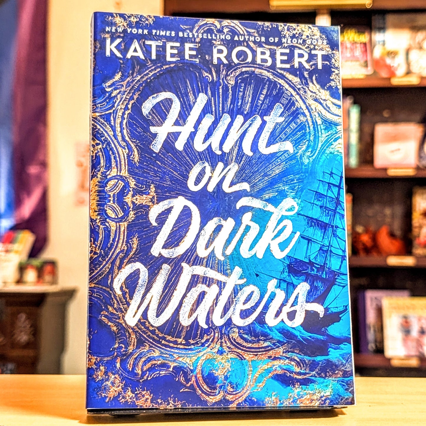 Hunt on Dark Waters (Crimson Sails)