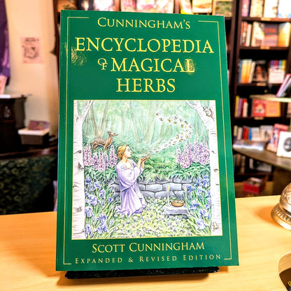 Cunningham's Encyclopedia of Magical Herbs (Llewellyn's Sourcebook Series) (Cunningham's Encyclopedia Series, 1)