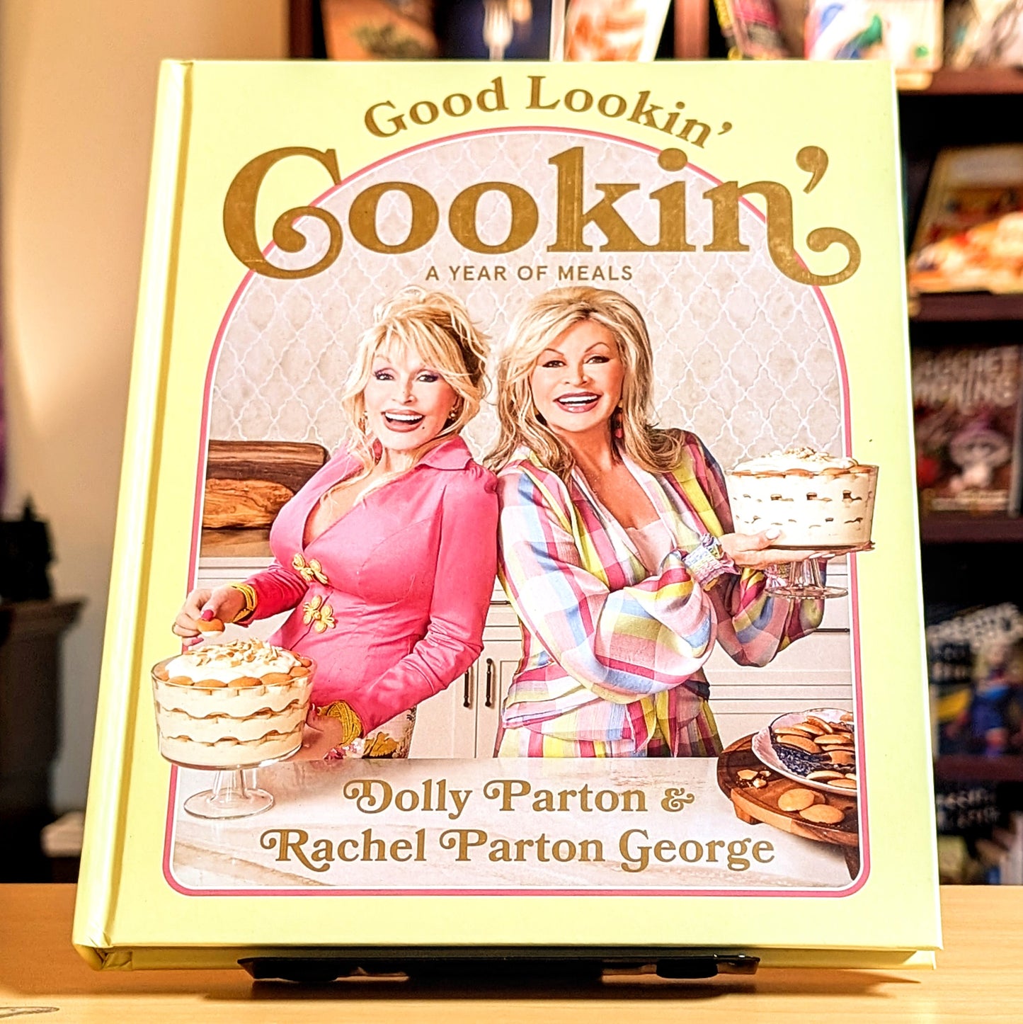 Good Lookin' Cookin': A Year of Meals - A Lifetime of Family, Friends, and Food [A Cookbook]