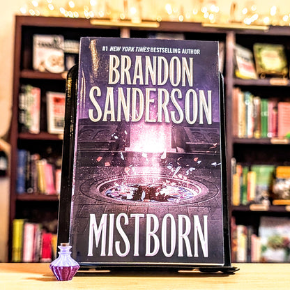 Mistborn: The Final Empire (The Mistborn Saga, 1)